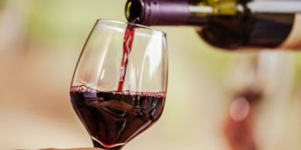 Pode levar vinho na bagagem de mão: Regras, restrições e dicas