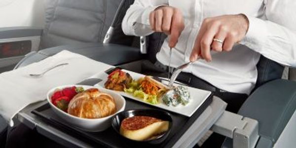 Pode levar comida no voo internacional: Regras e restrições