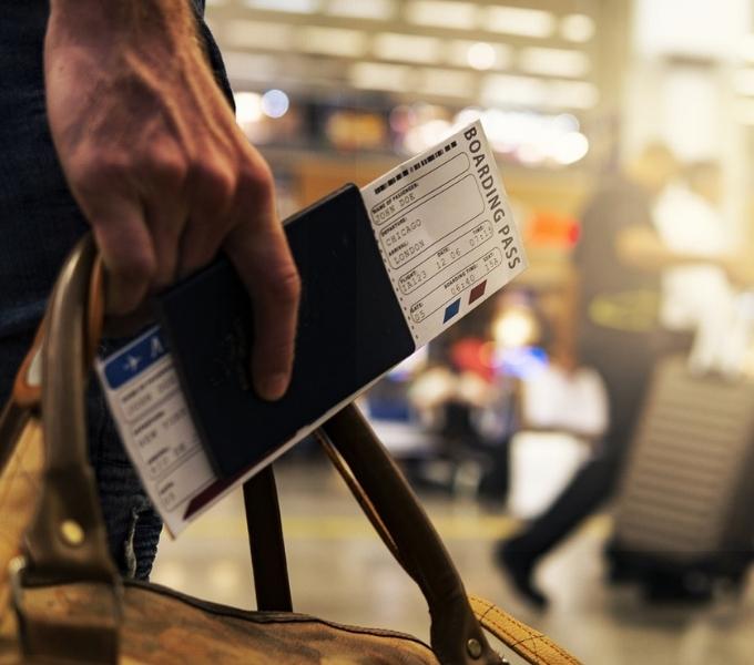 Cancelamento de passagem aérea em 24 horas: Regras e multas