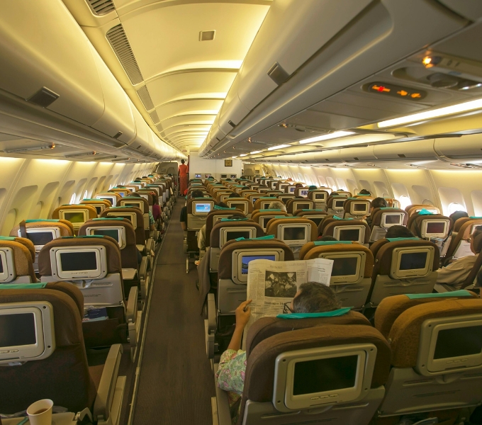 Quantos passageiros cabem em um avião: limites e overbooking 
